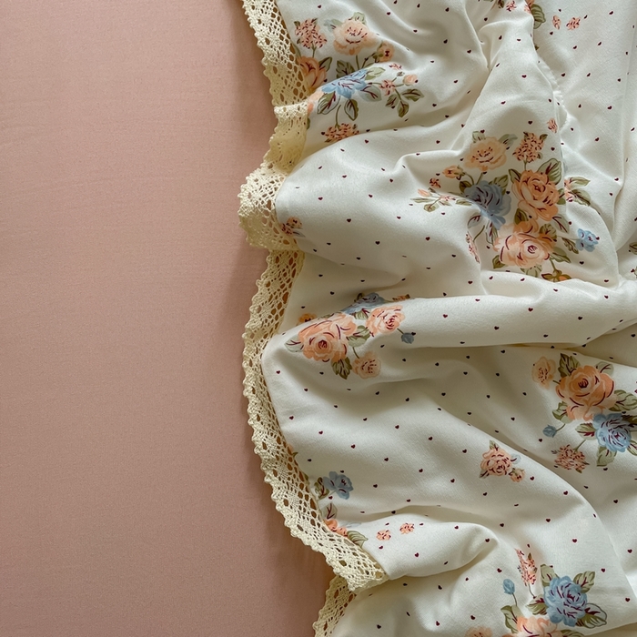 91家纺网 家纺一手货源 找家纺 一比一 2025新款针织双层纱镂空花边夏被四件套 繁花似锦