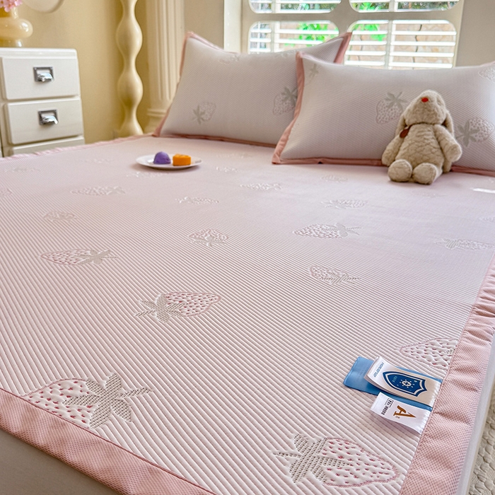 91家纺网 家纺一手货源 找家纺 绒世界 2025新款A类提花凉感豆豆复合凉席套件 提花豆豆-草莓