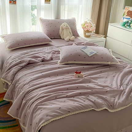 91家纺网 家纺一手货源 找家纺 （总）一比一 2025新款针织双层纱镂空花边夏被四件套