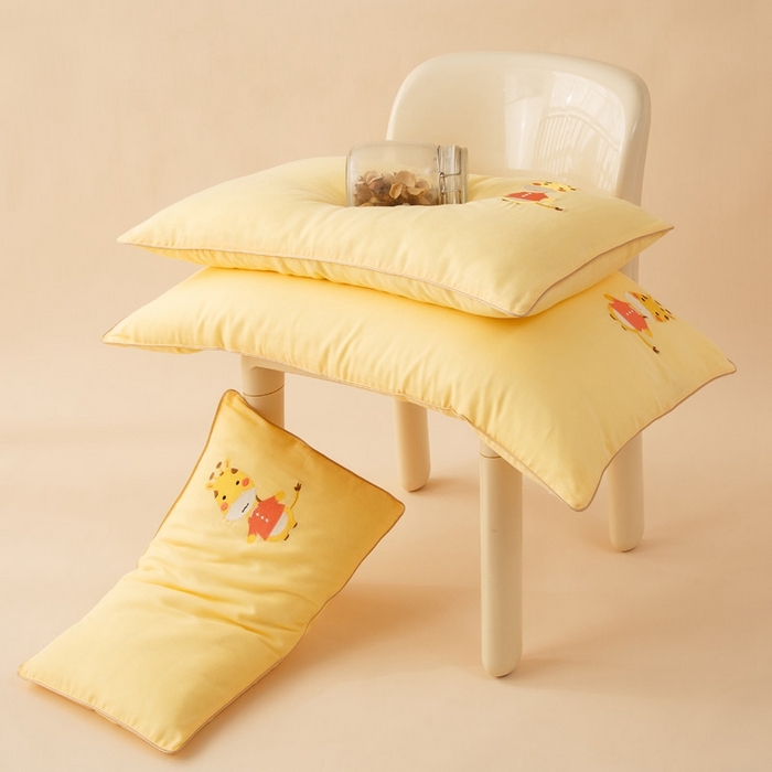 91家纺网 家纺一手货源 找家纺 喜多兔2025新款小轻柔纯棉双层纱枕套枕头 黄色萌小鹿