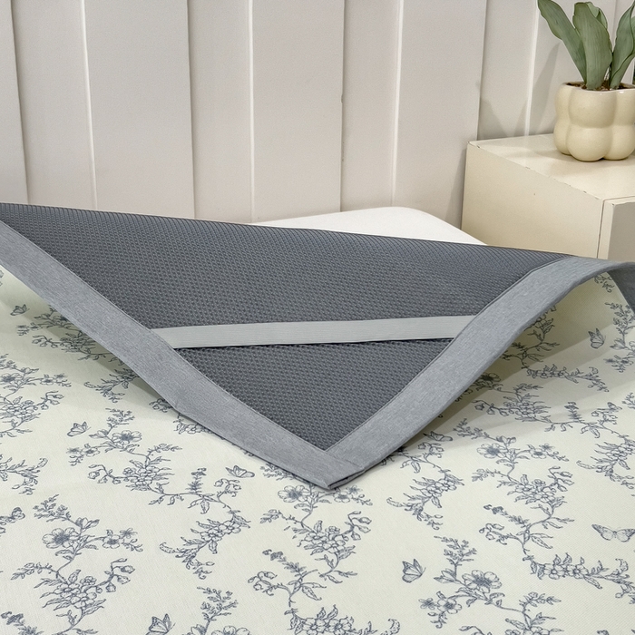 91家纺网 家纺一手货源 找家纺 倾慕家纺 2025年新款600D丝滑冰丝凉席-床席款 连理枝蓝