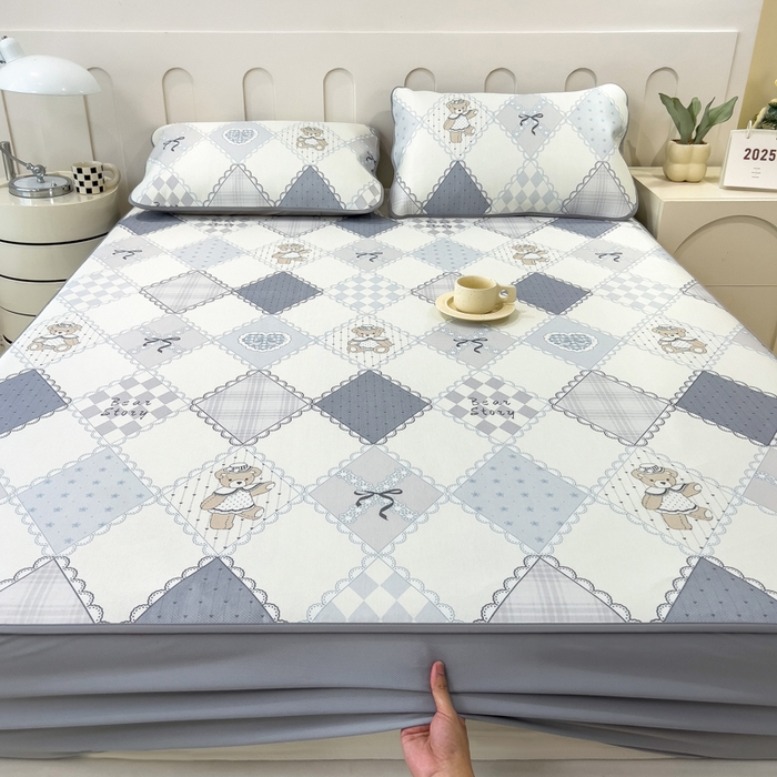 91家纺网 家纺一手货源 找家纺 2025年新款600D丝滑冰丝凉席-床笠款 灵心小熊