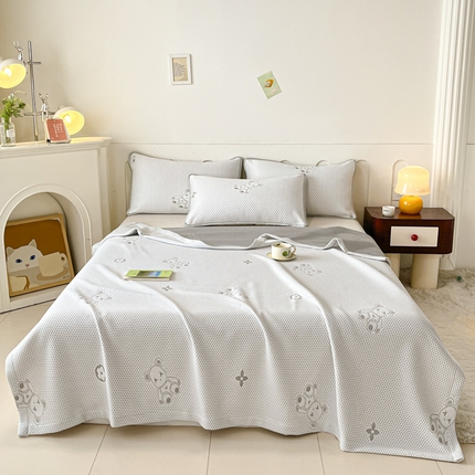 卡伦家纺2025凉豆豆冰丝毯系列 小熊——灰