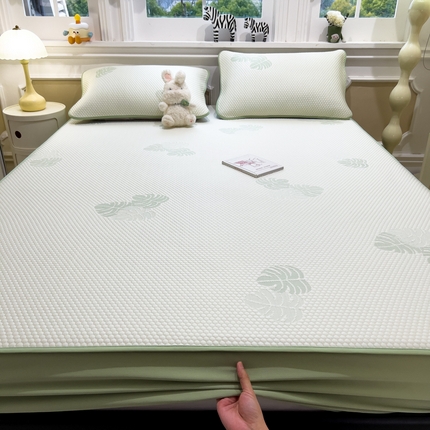 91家纺网 家纺一手货源 找家纺 倾慕家纺 2025年新款PE豆豆提花凉席卡通系列-床笠款 芭蕉叶