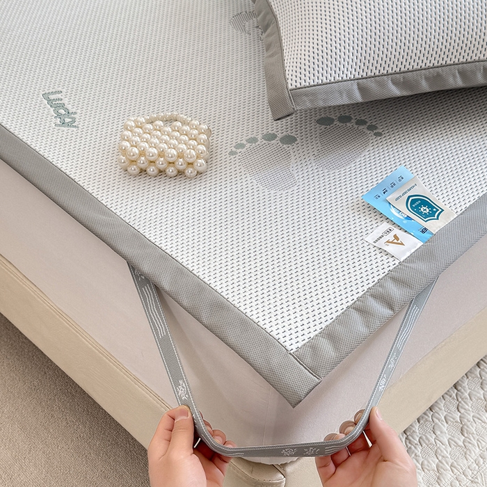 91家纺网 家纺一手货源 找家纺 绒世界 2025新款A类提花凉感豆豆复合凉席套件 提花豆豆-小脚丫