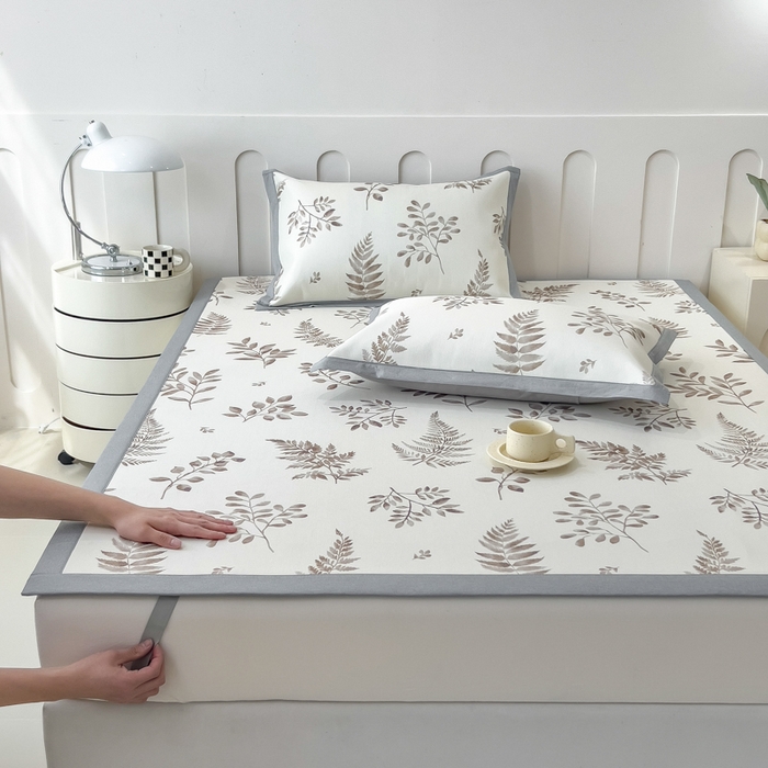 91家纺网 家纺一手货源 找家纺 倾慕家纺 2025年新款600D丝滑冰丝凉席-床席款 素叶金