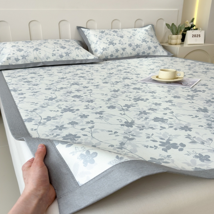 91家纺网 家纺一手货源 找家纺 倾慕家纺 2025年新款600D丝滑冰丝凉席-床席款 花点点蓝