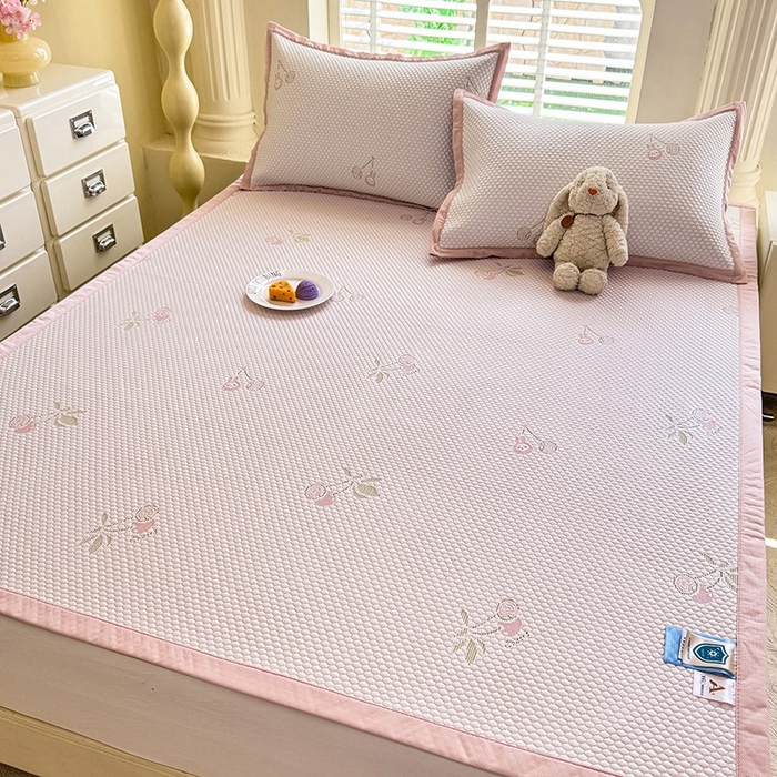 91家纺网 家纺一手货源 找家纺 绒世界 2025新款A类提花凉感豆豆复合凉席套件 提花豆豆-樱桃