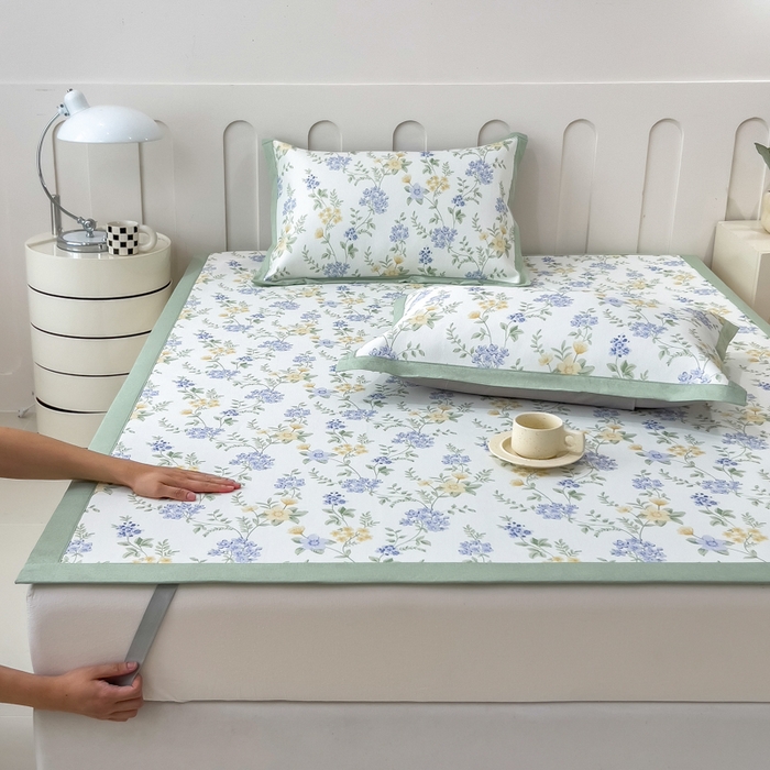 91家纺网 家纺一手货源 找家纺 倾慕家纺 2025年新款600D丝滑冰丝凉席-床席款 点点兰花