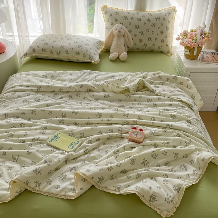 91家纺网 家纺一手货源 找家纺 一比一 2025新款针织双层纱镂空花边夏被四件套 浮生若梦