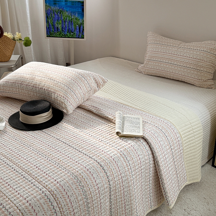 91家纺网 家纺一手货源 找家纺 TT.one 塔塔家居 2025新款全棉双层纱贝壳边夏被系列 床盖·波浪条