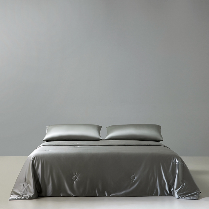 91家纺网 家纺一手货源 找家纺 莱福仕家纺 2025新款A类莹丝流光蚕丝系列夏被 慕尼灰