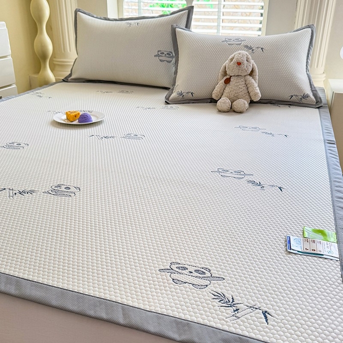 91家纺网 家纺一手货源 找家纺 绒世界 2025新款A类提花凉感豆豆复合凉席套件 提花豆豆-熊猫