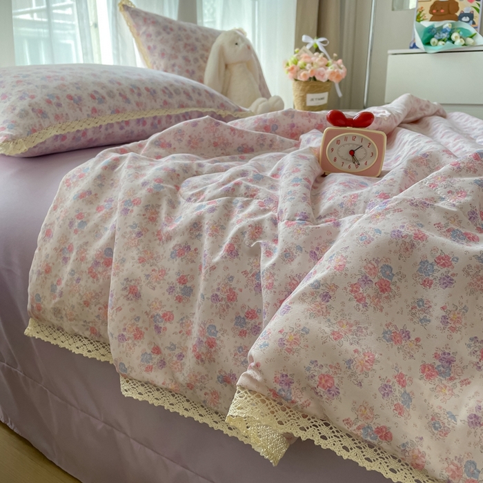 91家纺网 家纺一手货源 找家纺 一比一 2025新款针织双层纱镂空花边夏被四件套 繁花