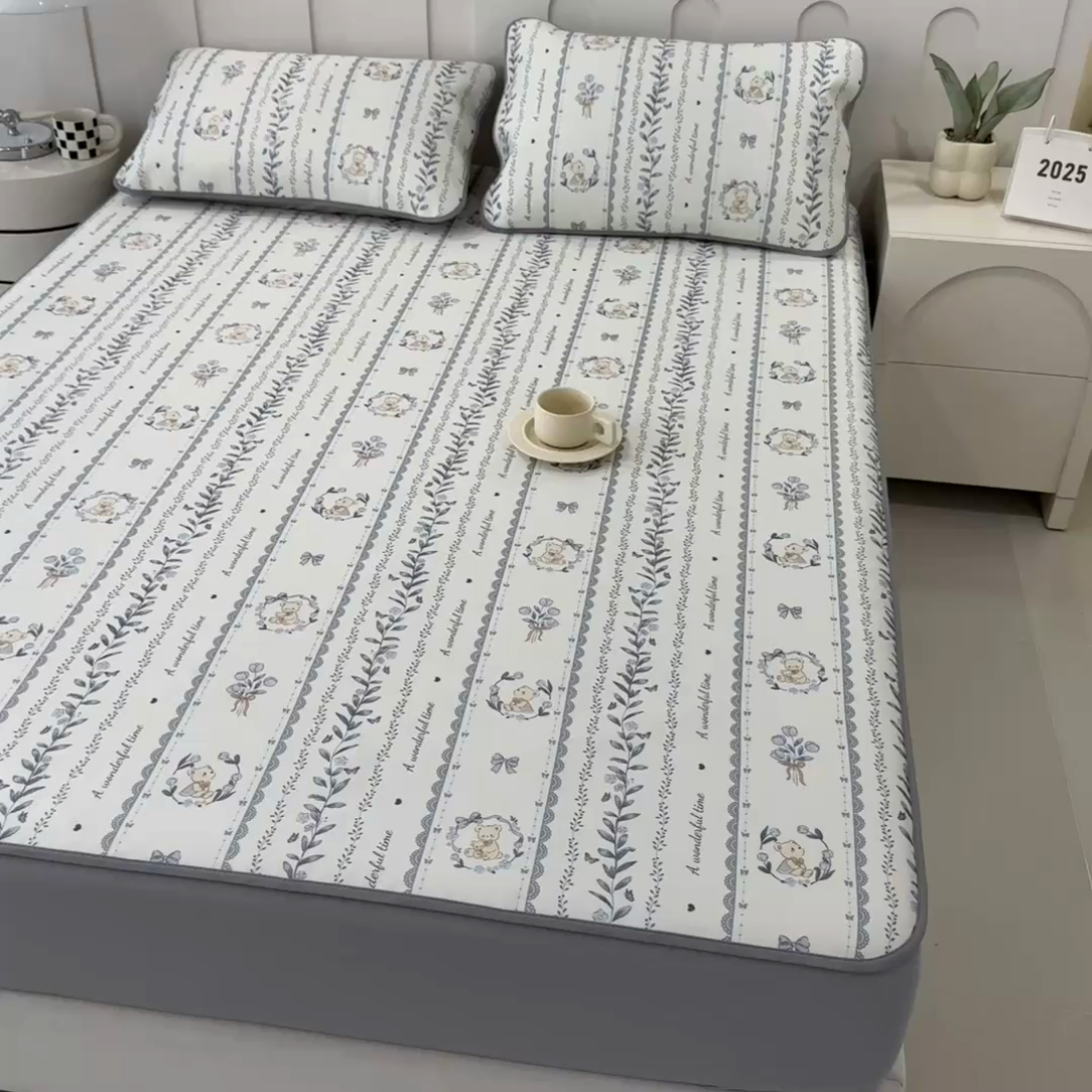 91家纺网 家纺一手货源 找家纺 2025年新款600D丝滑冰丝凉席-床笠款 法式小熊