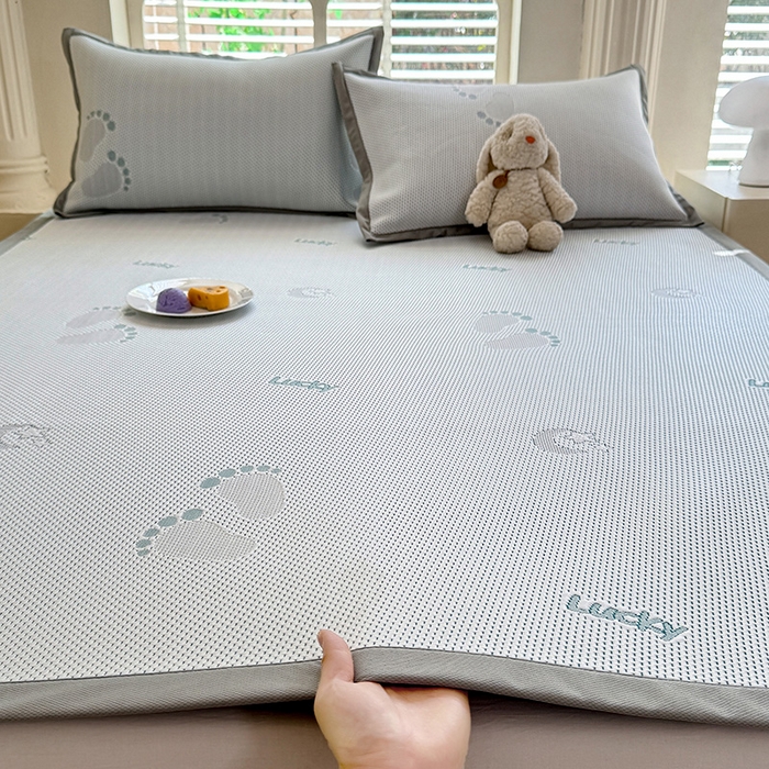 91家纺网 家纺一手货源 找家纺 绒世界 2025新款A类提花凉感豆豆复合凉席套件 提花豆豆-小脚丫