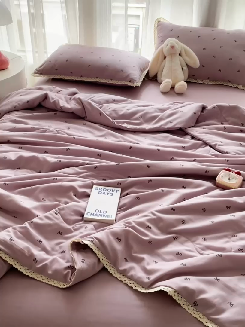 91家纺网 家纺一手货源 找家纺 一比一 2025新款针织双层纱镂空花边夏被四件套 结美