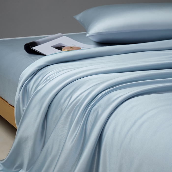 91家纺网 家纺一手货源 找家纺 莱福仕家纺 2025新款A类莹丝流光蚕丝系列夏被 晴苍蓝