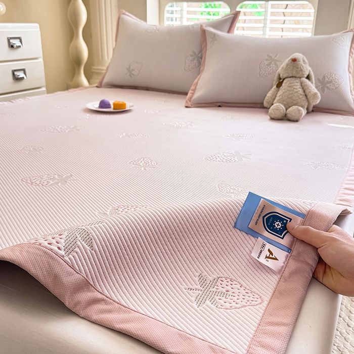 91家纺网 家纺一手货源 找家纺 绒世界 2025新款A类提花凉感豆豆复合凉席套件 提花豆豆-草莓