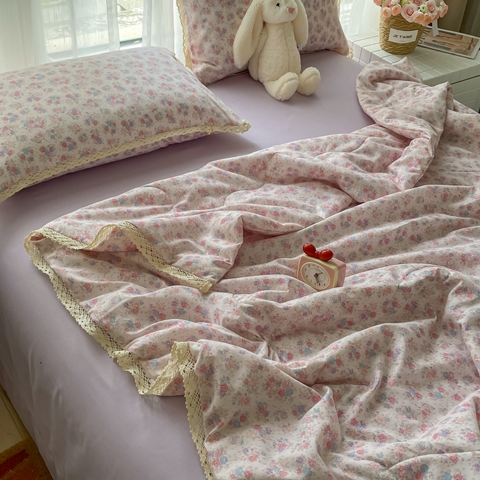 91家纺网 家纺一手货源 找家纺 一比一 2025新款针织双层纱镂空花边夏被四件套 繁花