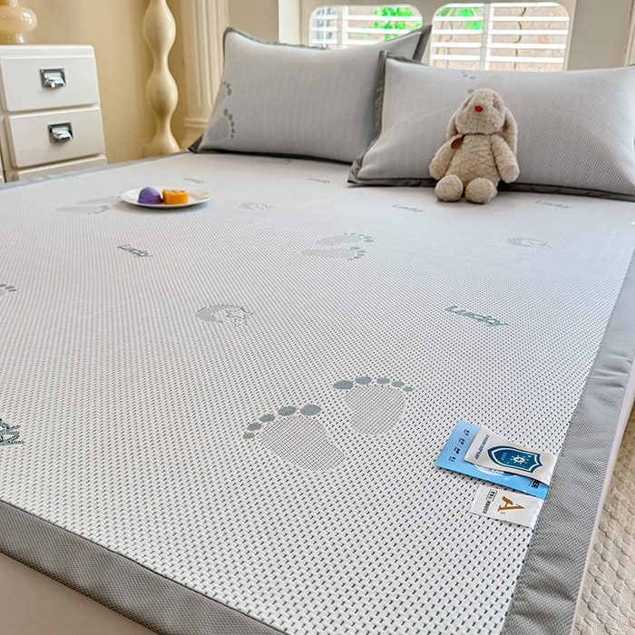 91家纺网 家纺一手货源 找家纺 绒世界 2025新款A类提花凉感豆豆复合凉席套件 提花豆豆-小脚丫