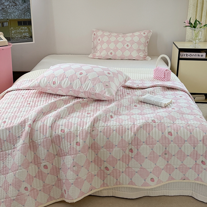 91家纺网 家纺一手货源 找家纺 TT.one 塔塔家居 2025新款全棉双层纱贝壳边夏被系列 床盖·草莓酱粉