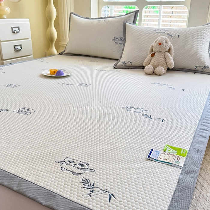 91家纺网 家纺一手货源 找家纺 绒世界 2025新款A类提花凉感豆豆复合凉席套件 提花豆豆-熊猫