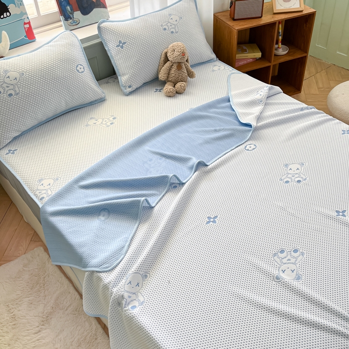 91家纺网 家纺一手货源 找家纺 绘萱家居 2025爆款冰凉豆豆凉席夏被四件套三件套床笠款冰丝软席子 暴力熊-蓝