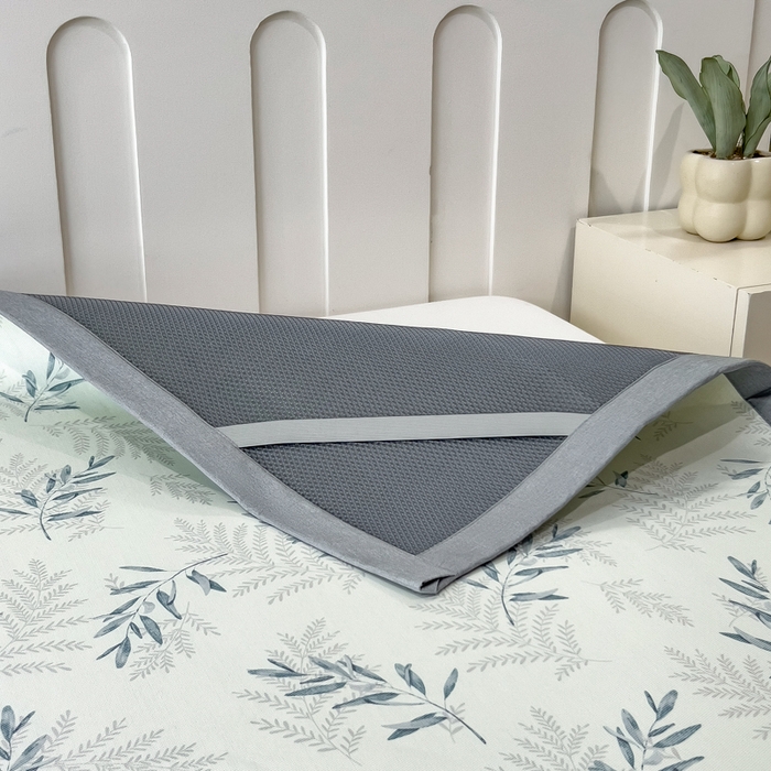 91家纺网 家纺一手货源 找家纺 倾慕家纺 2025年新款600D丝滑冰丝凉席-床席款 清爽绿叶