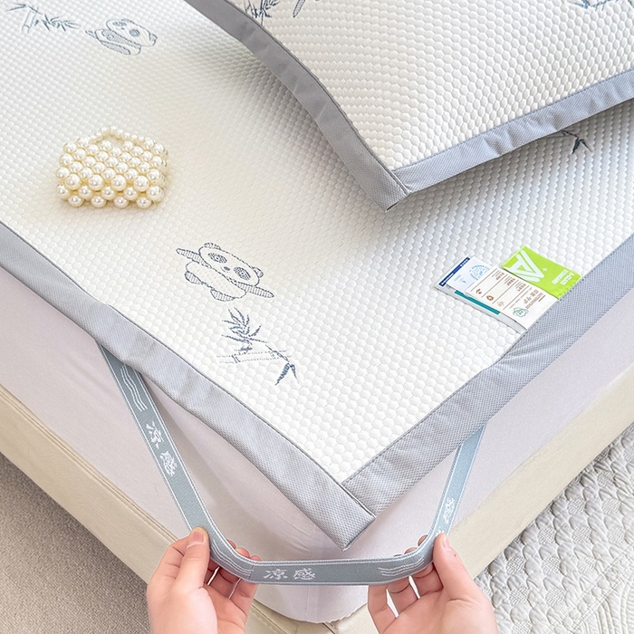 91家纺网 家纺一手货源 找家纺 绒世界 2025新款A类提花凉感豆豆复合凉席套件 提花豆豆-熊猫