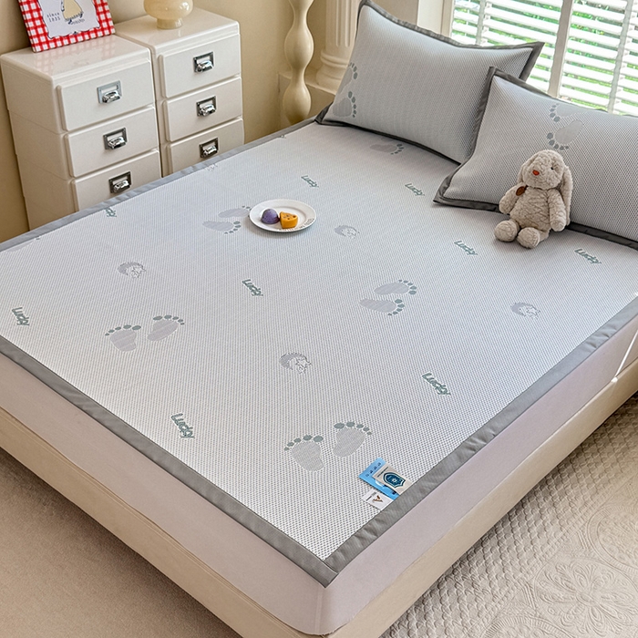 91家纺网 家纺一手货源 找家纺 绒世界 2025新款A类提花凉感豆豆复合凉席套件 提花豆豆-小脚丫