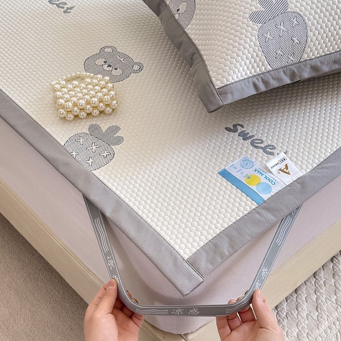 91家纺网 家纺一手货源 找家纺 绒世界 2025新款A类提花凉感豆豆复合凉席套件 提花豆豆-小怪兽