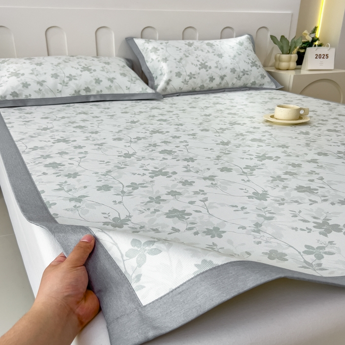 91家纺网 家纺一手货源 找家纺 倾慕家纺 2025年新款600D丝滑冰丝凉席-床席款 花点点绿