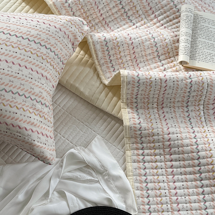 91家纺网 家纺一手货源 找家纺 TT.one 塔塔家居 2025新款全棉双层纱贝壳边夏被系列 床盖·波浪条