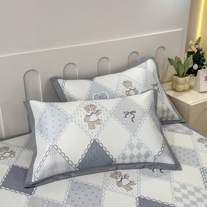 91家纺网 家纺一手货源 找家纺 倾慕家纺 2025年新款600D丝滑冰丝凉席-床席款 灵心小熊