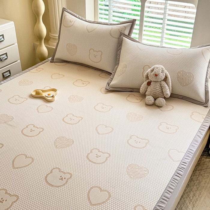 91家纺网 家纺一手货源 找家纺 绒世界 2025新款A类提花凉感豆豆复合凉席套件 提花豆豆-小熊