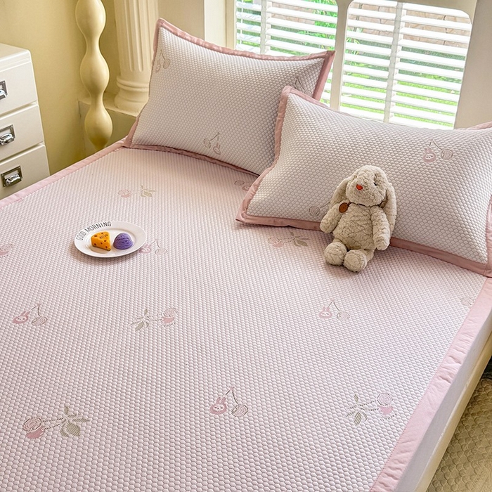 91家纺网 家纺一手货源 找家纺 绒世界 2025新款A类提花凉感豆豆复合凉席套件 提花豆豆-樱桃