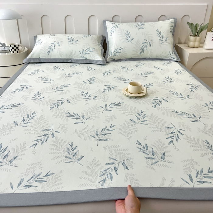 91家纺网 家纺一手货源 找家纺 倾慕家纺 2025年新款600D丝滑冰丝凉席-床席款 清爽绿叶