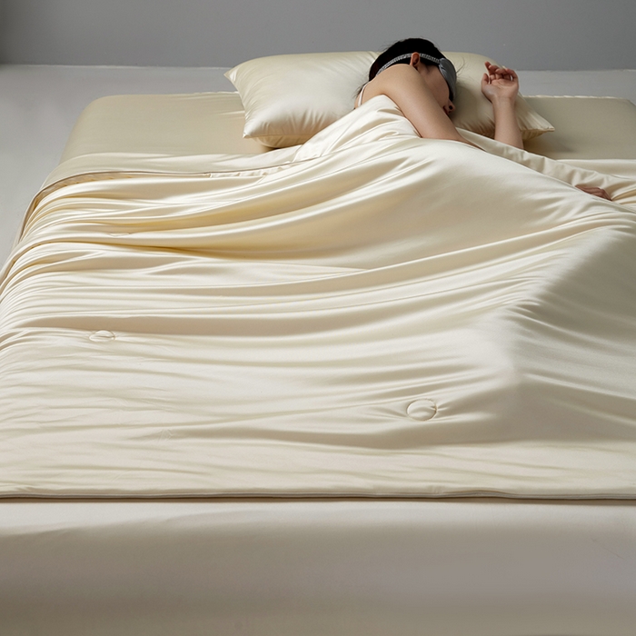 91家纺网 家纺一手货源 找家纺 莱福仕家纺 2025新款A类莹丝流光蚕丝系列夏被 奶酪米