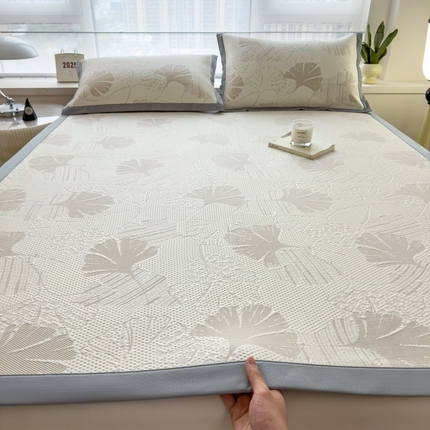 91家纺网 家纺一手货源 找家纺 倾慕家纺 2025年新款PE豆豆提花凉席花卉系列-床席款 杏叶卡其