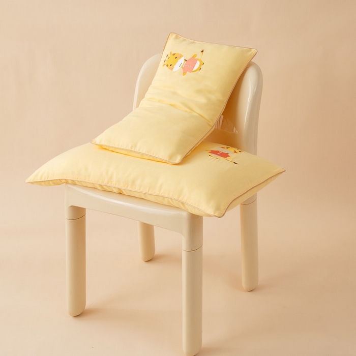 91家纺网 家纺一手货源 找家纺 喜多兔2025新款小轻柔纯棉双层纱枕套枕头 黄色萌小鹿