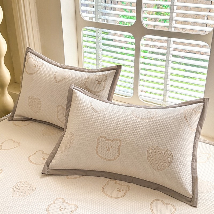 91家纺网 家纺一手货源 找家纺 绒世界 2025新款A类提花凉感豆豆复合凉席套件 提花豆豆-小熊