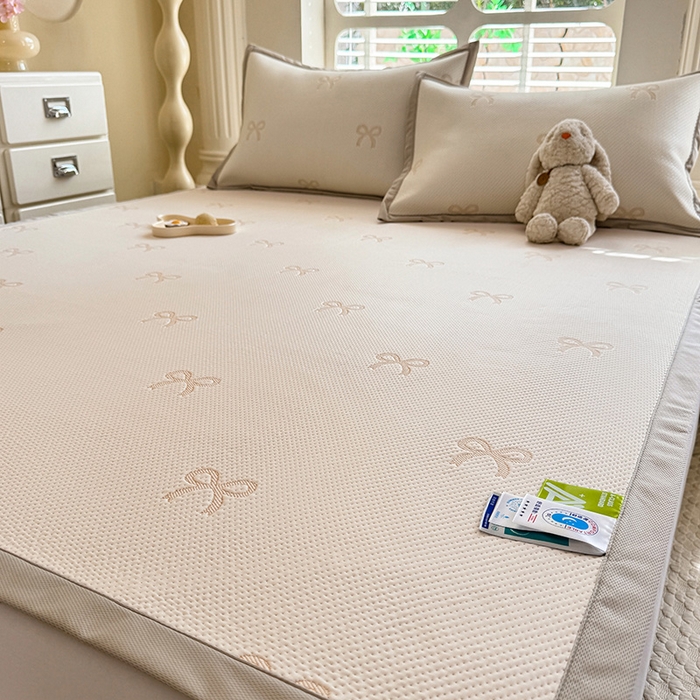 91家纺网 家纺一手货源 找家纺 绒世界 2025新款A类提花凉感豆豆复合凉席套件 提花豆豆-蝴蝶结