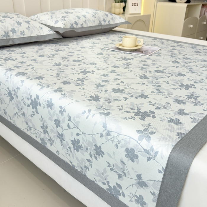 91家纺网 家纺一手货源 找家纺 倾慕家纺 2025年新款600D丝滑冰丝凉席-床席款 花点点蓝