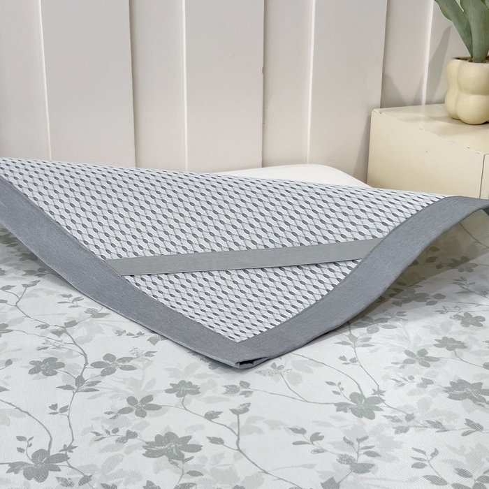 91家纺网 家纺一手货源 找家纺 倾慕家纺 2025年新款600D丝滑冰丝凉席-床席款 花点点绿