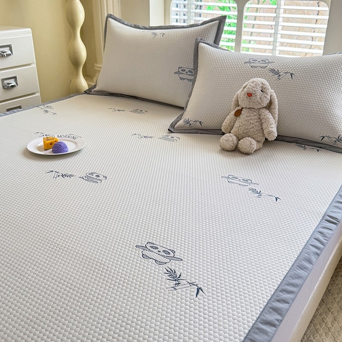 91家纺网 家纺一手货源 找家纺 绒世界 2025新款A类提花凉感豆豆复合凉席套件 提花豆豆-熊猫