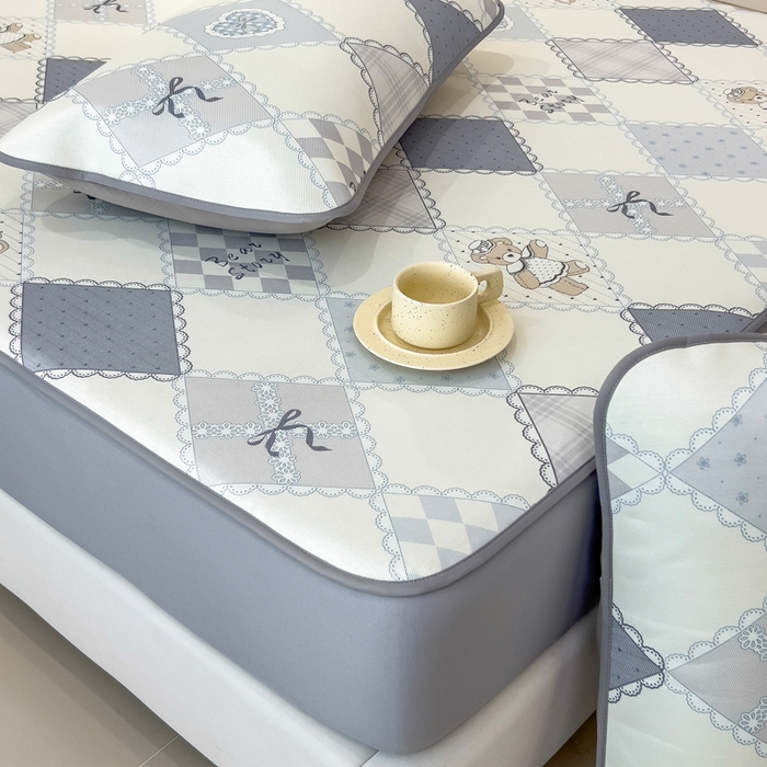 91家纺网 家纺一手货源 找家纺 2025年新款600D丝滑冰丝凉席-床笠款 灵心小熊