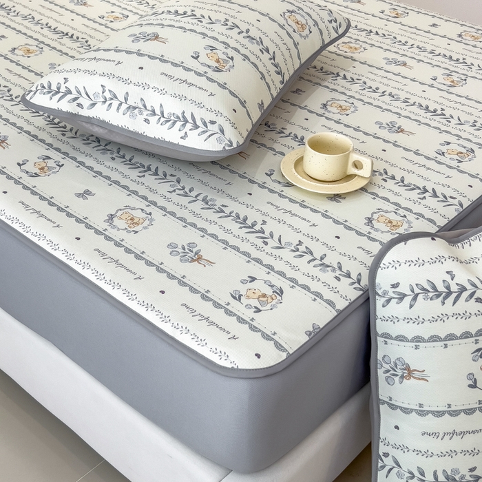 91家纺网 家纺一手货源 找家纺 2025年新款600D丝滑冰丝凉席-床笠款 法式小熊