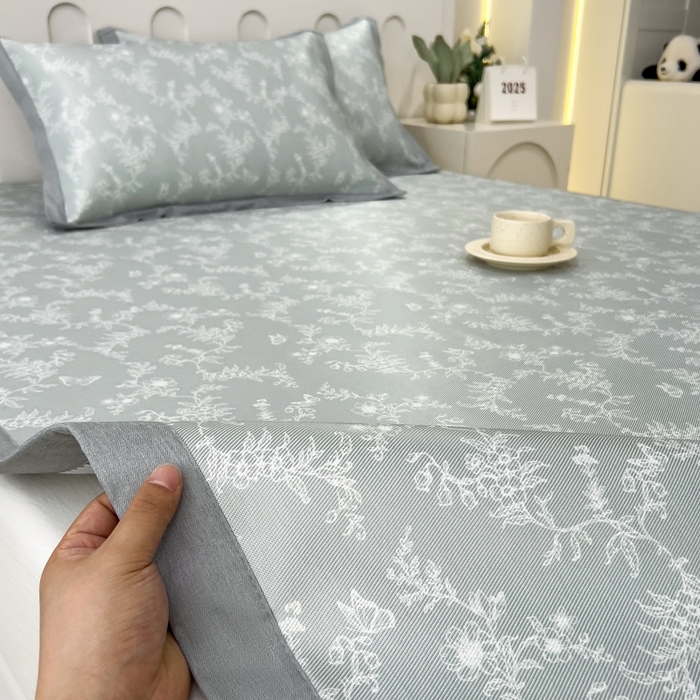 91家纺网 家纺一手货源 找家纺 倾慕家纺 2025年新款600D丝滑冰丝凉席-床席款 连理枝白