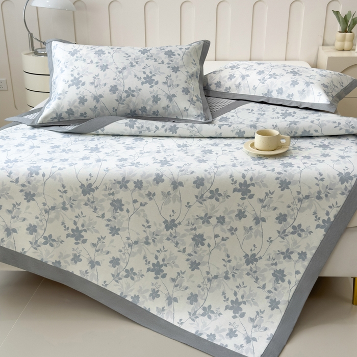 91家纺网 家纺一手货源 找家纺 倾慕家纺 2025年新款600D丝滑冰丝凉席-床席款 花点点蓝